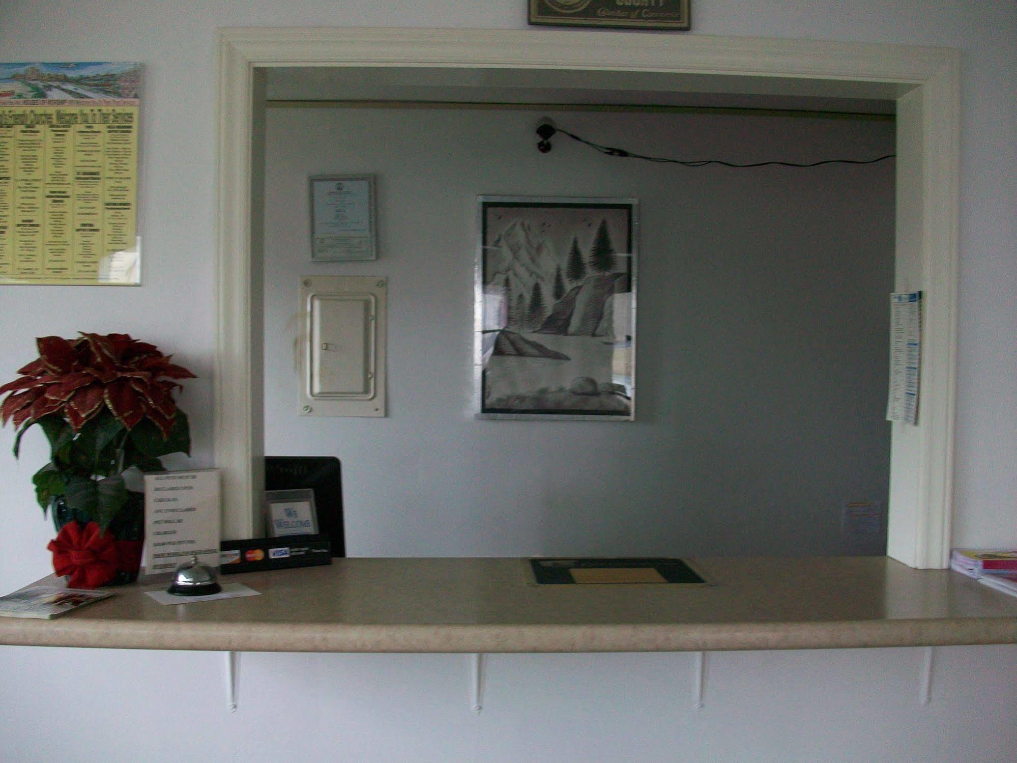 Skyland Inn - Bristol Hilander Park Extérieur photo
